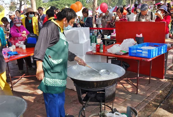 Kaohsiung Taiwan Janvier 2019 Homme Cuisine Soupe Poisson Dans Grand — Photo