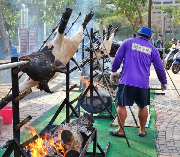 Torréfaction de porcs entiers à Taiwan — Photo