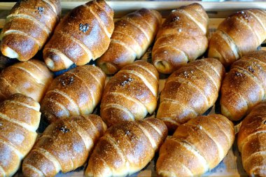 Taze pişmiş ekmek.