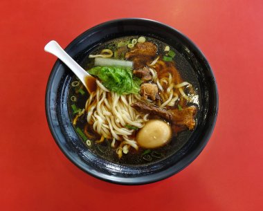 Lezzetli Beef Noodle Çorbası