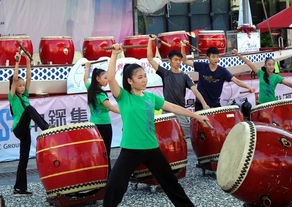 A Percussion Group Rehearses — Stock Photo, Image