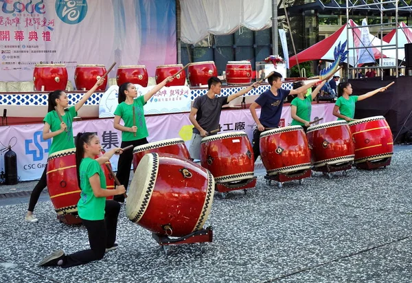 Um grupo de percussão Ensaios — Fotografia de Stock