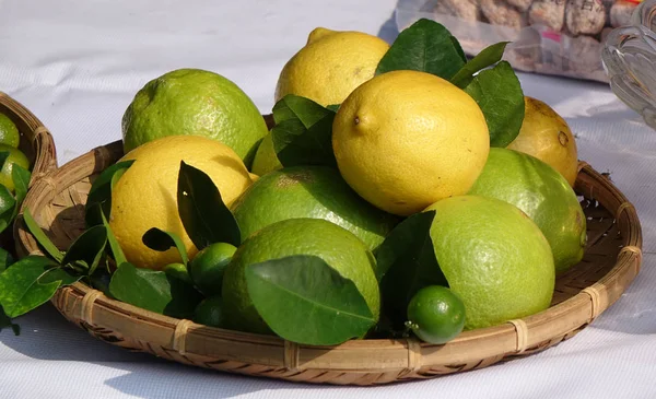 Limes and Lemons — Stock Photo, Image