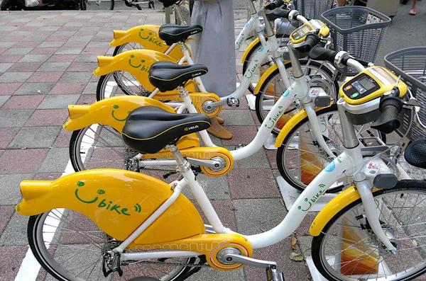 高雄市 2020年6月22日 高雄市政府安装了一个名为Youbike 0的新自行车共享系统 — 图库照片