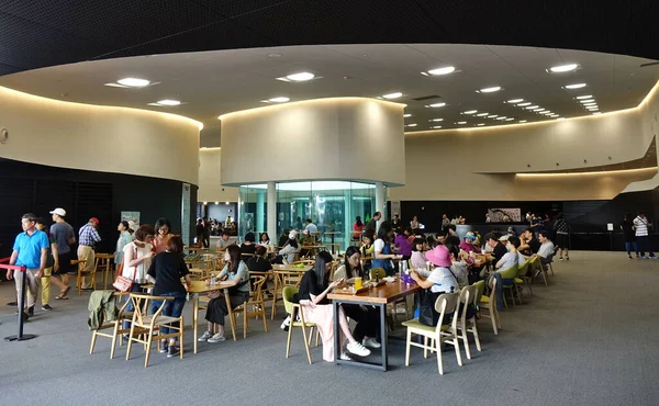 Kaohsiung Taiwan Abril 2019 Una Cafetería Dentro Del Recientemente Completado — Foto de Stock