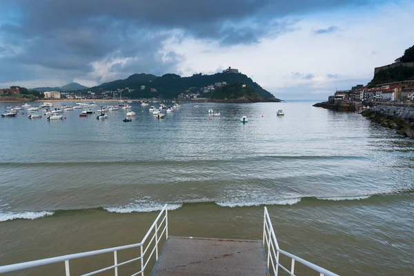 Concha Bucht Und Dunkler Himmel Donostia Spanien — Stockfoto