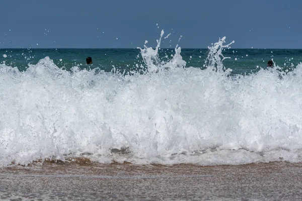 スペインの海岸の大西洋の波 — ストック写真