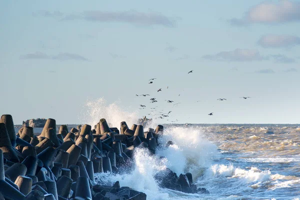 Ostsee Wellen Krachen Gegen Hafenmole Von Liepaja Lettland — Stockfoto