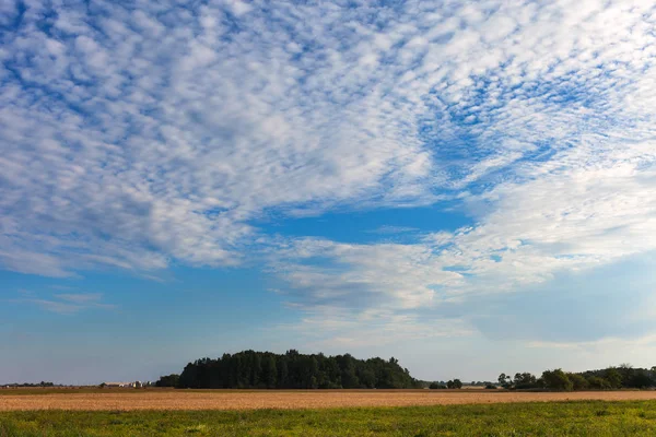 Vista Panorâmica Paisagem Rural Com Céu Nublado — Fotografia de Stock