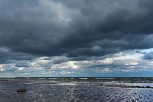 Ciemne Chmury Nad Zatoka Ryska Morze Bałtyckie — Zdjęcie stockowe