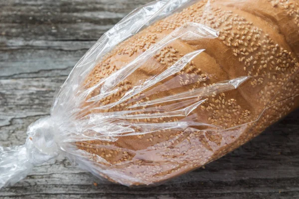 Хліб Насінням Кунжуту Поліетиленовому Пакеті Столі — стокове фото