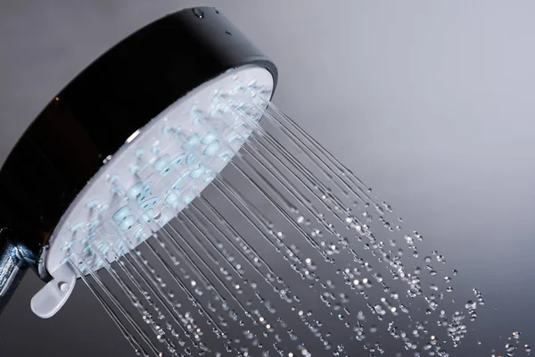 Sprchová Hlavice Tekoucí Vody — Stock fotografie