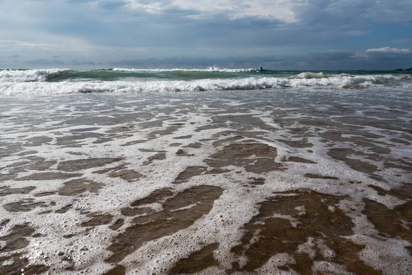 Sahil Kumu Köpüklü Atlantik Okyanusu Dalga — Stok fotoğraf