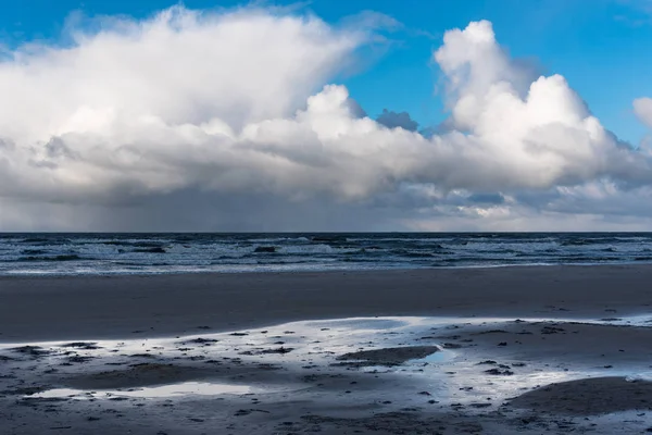 Rüzgarlı Gün Defne Yanındaki Liepaja Letonya Baltık Denizi — Stok fotoğraf