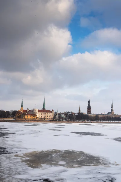 Riga Şehir Genelinde Kış Saati Letonya Daugava Nehri — Stok fotoğraf