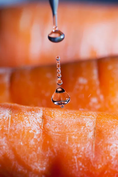 Lavage Des Carottes Dans Cuisine — Photo