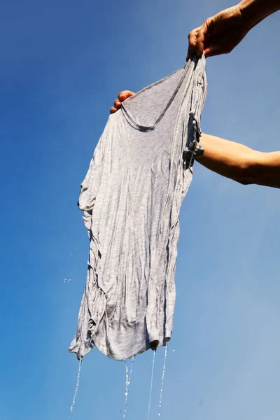 Wet Shirt Hands Sky — Stock Photo, Image