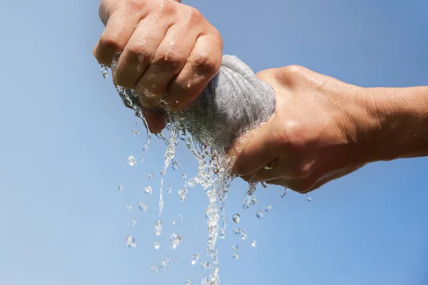 Foto di Strizzare, immagini stock professionali RF | Depositphotos