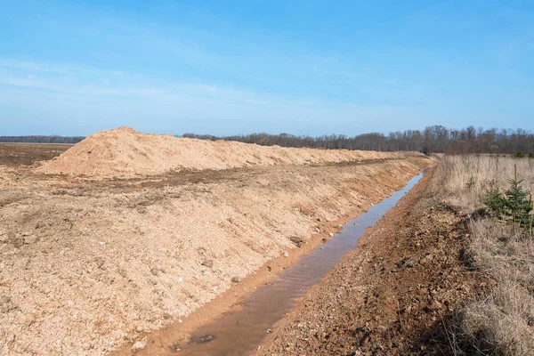 Nya Jordbruk Dike Tidigt Våren — Stockfoto