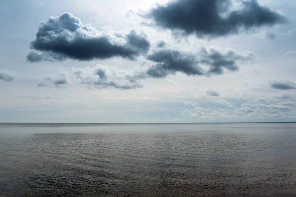 劇的な雲とバルト海 — ストック写真