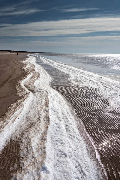 Costa Ghiacciata Del Mar Baltico Nella Fredda Giornata Primaverile Accanto — Foto Stock