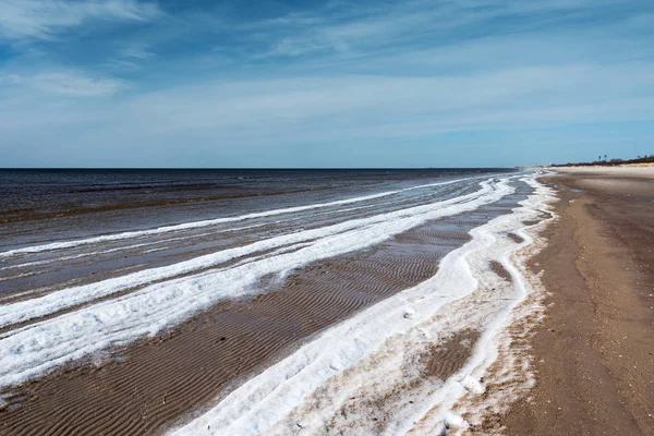 Costa Helada Del Mar Báltico Frío Día Primavera Junto Liepaja —  Fotos de Stock