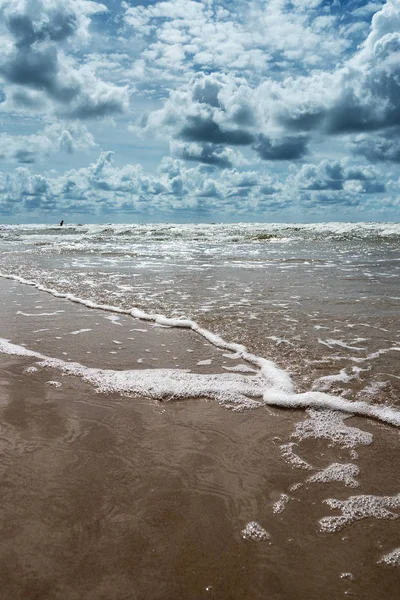 波罗的海的多云多风的夏日 拉脱维亚利耶帕亚 — 图库照片