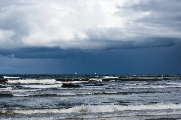 Naturskøn Udsigt Blæsende Dag Ved Østersøen Liepaja Letland - Stock-foto