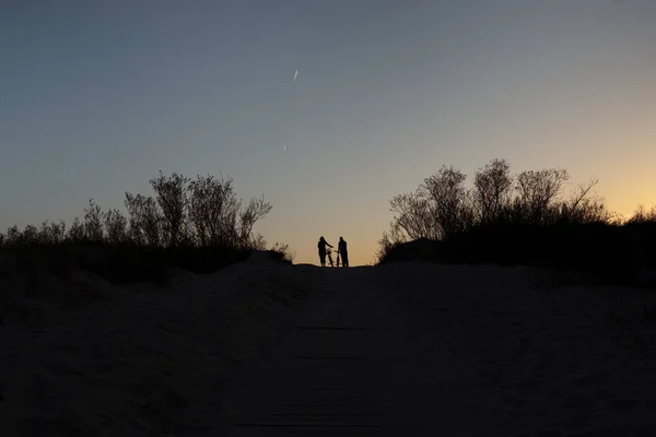 夜にバルト海の砂丘のシルエット — ストック写真