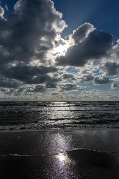 波罗的海多风的风景 拉脱维亚利耶帕亚 — 图库照片