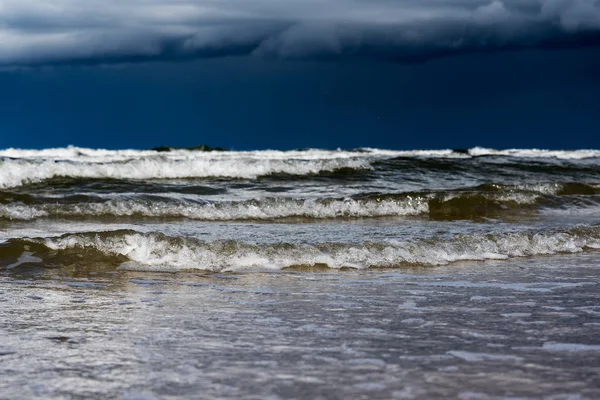 Malowniczy Widok Wietrzny Dzień Przez Morze Bałtyckie Liepaja Łotwa — Zdjęcie stockowe