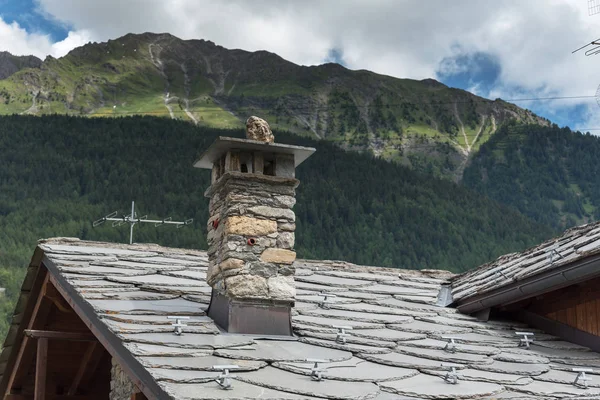 阿尔卑斯山建筑的屋顶 — 图库照片