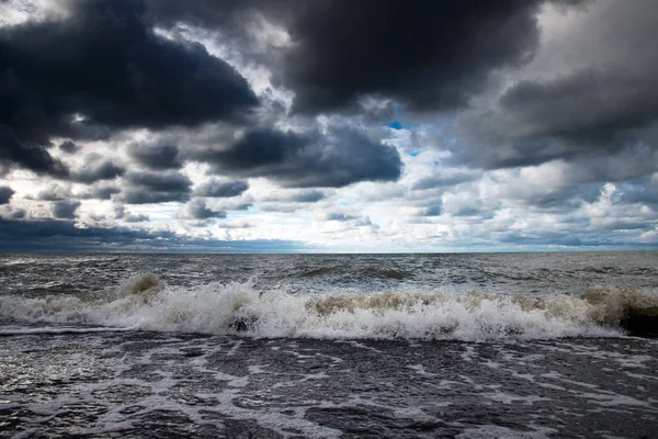 Nubes Oscuras Sobre Mar Báltico Junto Liepaja Letonia — Foto de Stock