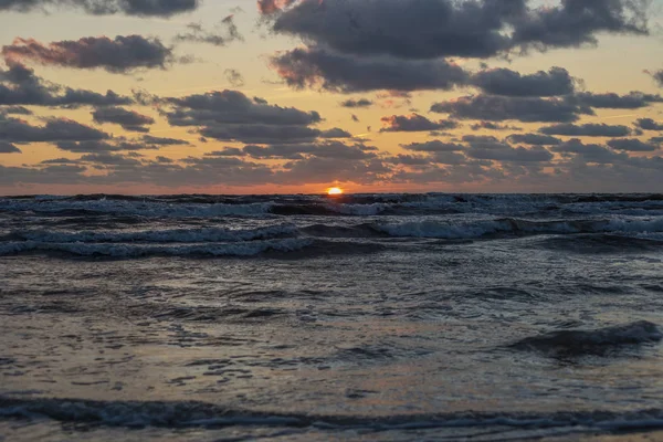 バルト海 リエパーヤ ラトビアで日の入り時刻 — ストック写真