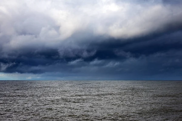 Dunkle Wolken Über Der Ostsee Bei Liepaja Lettland — Stockfoto