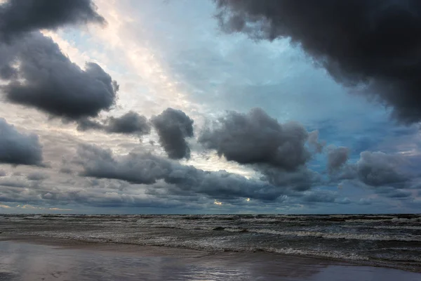 Mar Báltico Tormentoso Hora Puesta Del Sol Liepaja Letonia — Foto de Stock