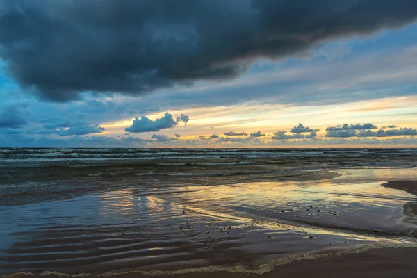 Stormiga Östersjön Solnedgång Liepaja Lettland — Stockfoto