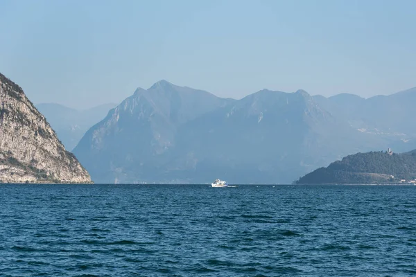 Озеро Ізео Оточення Хороший Осінній День Ломбардія Італія — стокове фото