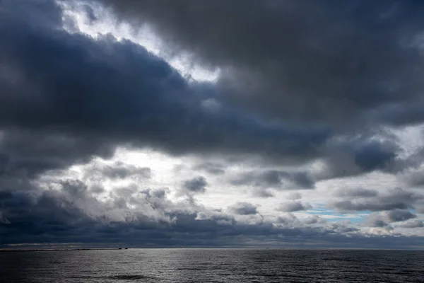 Nuvens Escuras Sobre Mar Báltico Lado Liepaja Letónia — Fotografia de Stock