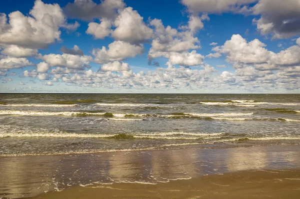 Malerischer Blick Auf Stürmische Ostsee Und Wolken Hintergrund — Stockfoto