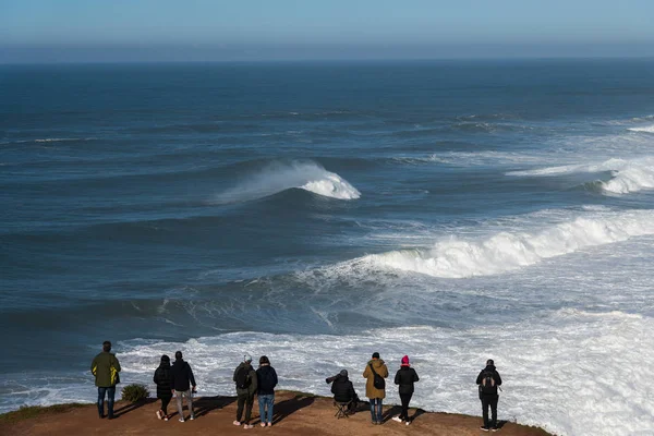 ナザレ ポルトガルの海岸の大西洋の大波 — ストック写真