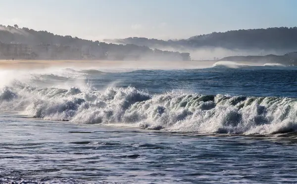 ナザレ ポルトガルの横にある朝時間で大西洋海岸 — ストック写真