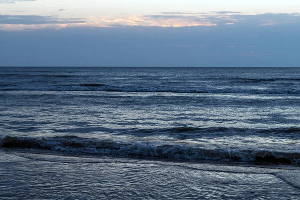 蓝色晚上在波罗的海 — 图库照片