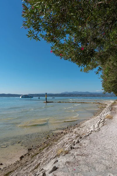 Vista Panoramica Sul Bellissimo Lago Garda — Foto Stock