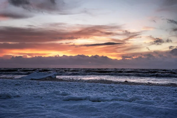 Costa Helada Del Mar Báltico Invierno —  Fotos de Stock