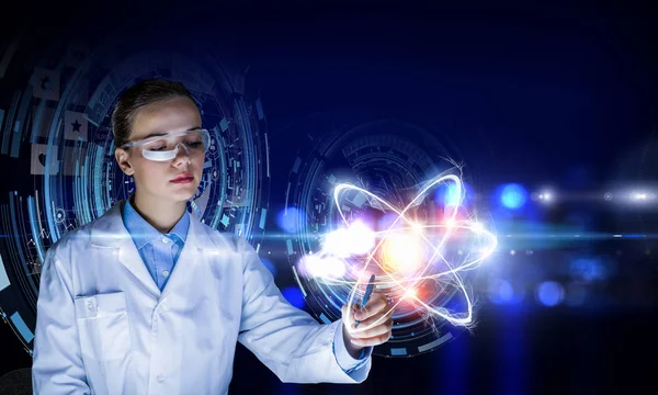 Bilim ve tıpta yenilikçi teknolojiler. Karışık ortam — Stok fotoğraf