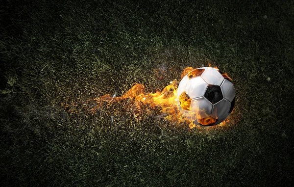 Voetbal in brand — Stockfoto