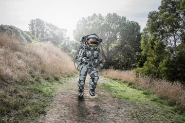 Hızlı çalışan uzay adamı. Karışık teknik