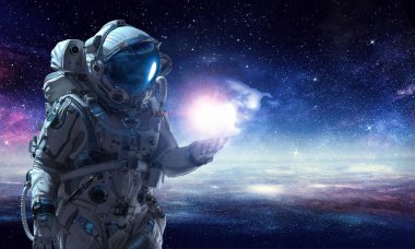 Uzay Adamı ve görevi. Karışık ortam