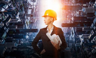 Çekici mimar kadın ve onun projesi. Karışık teknik